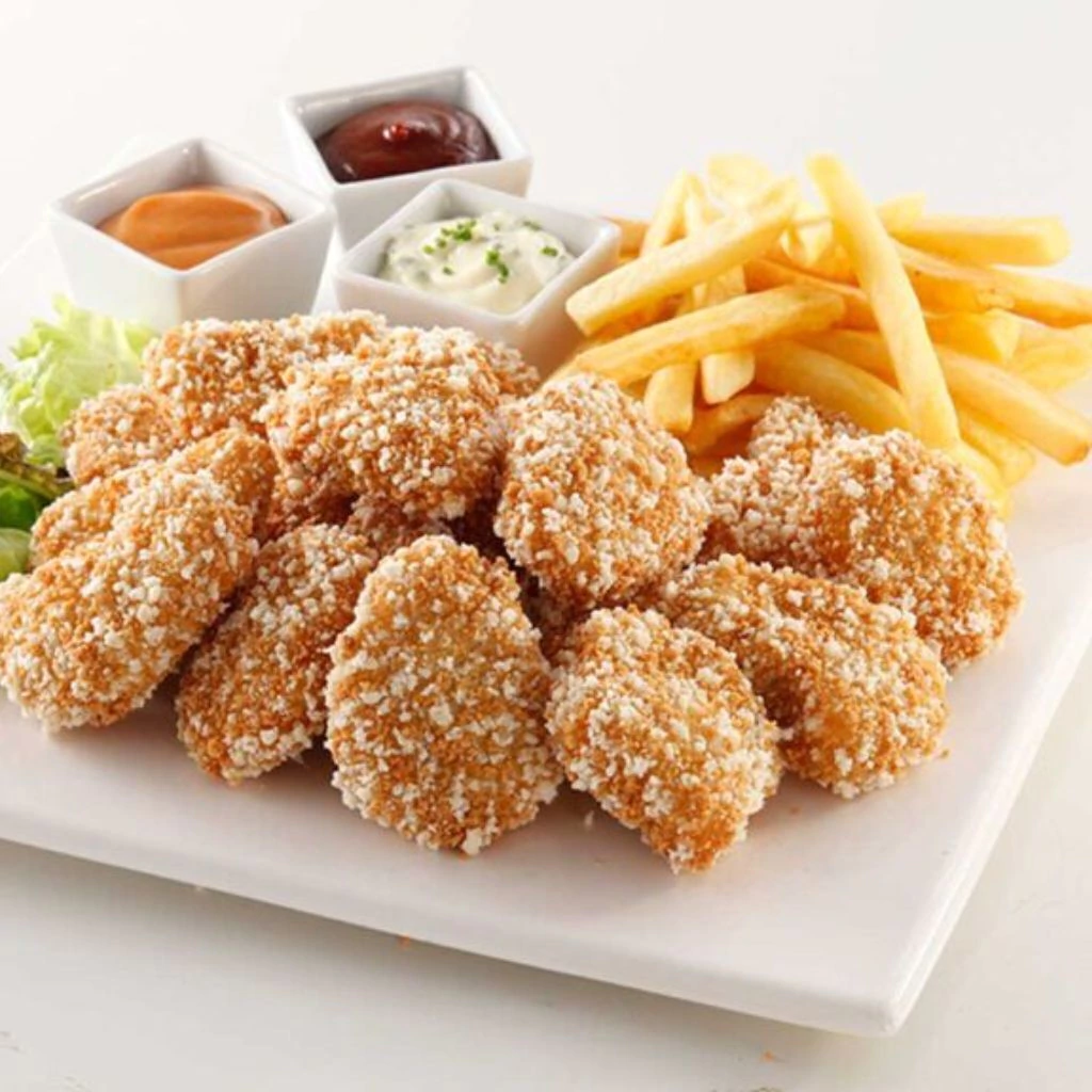 Nugget de Pollo crocantes 900 grs + 2 Kg de papas bastón  (congelado)